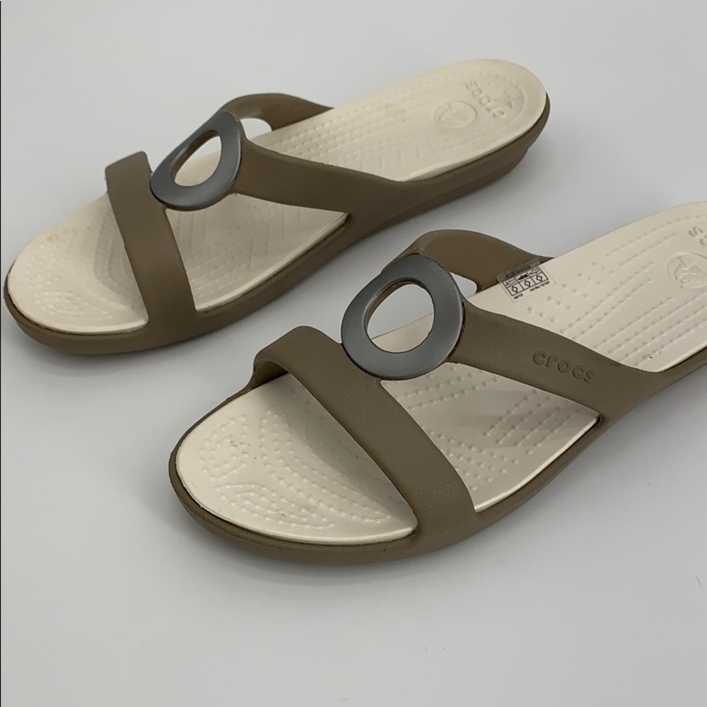 Crocs women’s 10 sandals sanrah khaki  slides